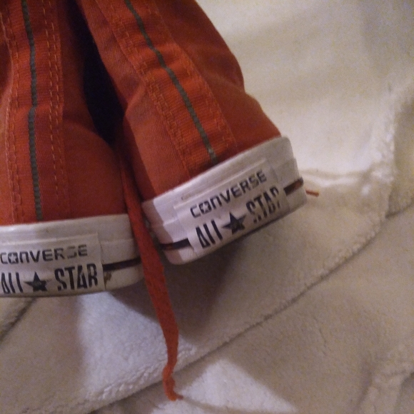 Converse - Picture 2 of 3